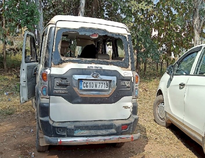 CG-आबकारी टीम पर हमला: शराब पकड़ने गये आबकारी टीम की पर महिलाओं ने किया पथराव…गाड़ी में भी की जमकर तोड़फोड़…