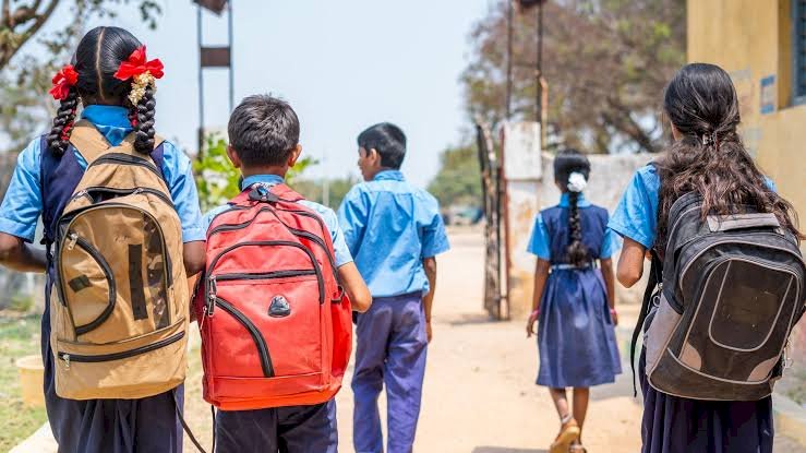 School Timing Change: स्कूलों के समय में हुआ बदलाव, विद्यालयों में समय परिवर्तन का आदेश जारी, इतने बजे के बाद से लगेंगे स्कूल, देखें आदेश.....
