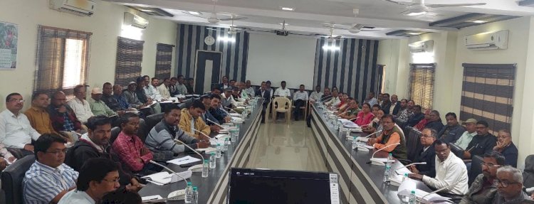 विद्यार्थियों के द्वारा चक्काजाम, धरना-प्रदर्शन, तालाबंदी किए जाने पर संस्था प्रमुख होंगे जिम्मेदार...कलेक्टर ने सभी ब्लॉक के प्राचार्यों की बैठक लेकर अनुशासित रहने के दिए निर्देश....
