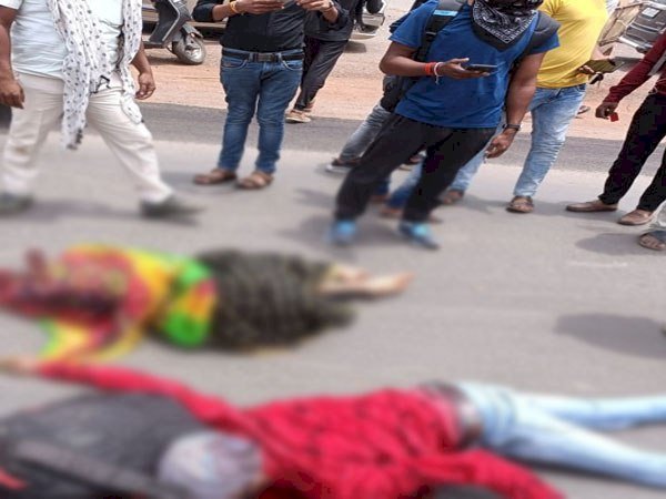 CG Road Accident पति-पत्नी की दर्दनाक मौत : तेज रफ्तार डंपर की चपेट में आए बाइक सवार पति- पत्नी ,दोनों की मौत,बाइक के उड़े परखच्चे….