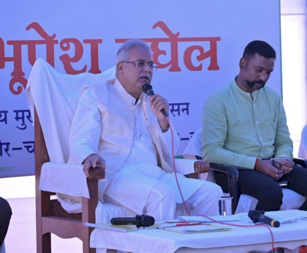 CG ब्रेकिंग न्यूज : CM भूपेश का कड़ा निर्देश, स्कूल, शासकीय कार्यालय व निगम-मंडल में अब रंग-रोगन में गोबर पेंट का ही होगा इस्तेमाल…निर्देश की अवहेलना करने वाले अधिकारियों पर होगी कार्रवाई...