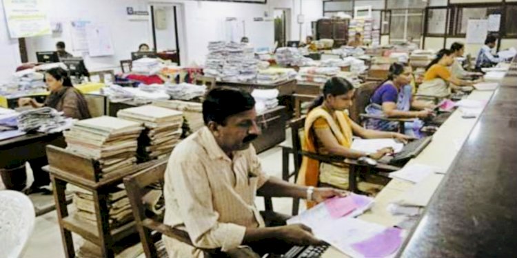 Employees News: कर्मचारियों को नए साल का तोहफा, जल्द होंगे नियमित,हाई कोर्ट ने सरकार को दिए ये आदेश….