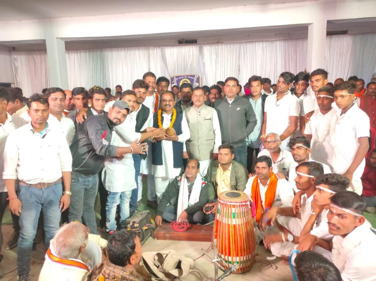 ग्राम कुटेला धाम में गुरु घासीदास जयंती कार्यक्रम में बतौर मुख्य अतिथि शामील हुए पूर्व विधायक दिलीप लहरिया अपने उद्बोधन में बाबा के विषय में बताये कई अच्छी बाते जाने क्या क्या बोले लहरिया पढ़े पूरी खबर