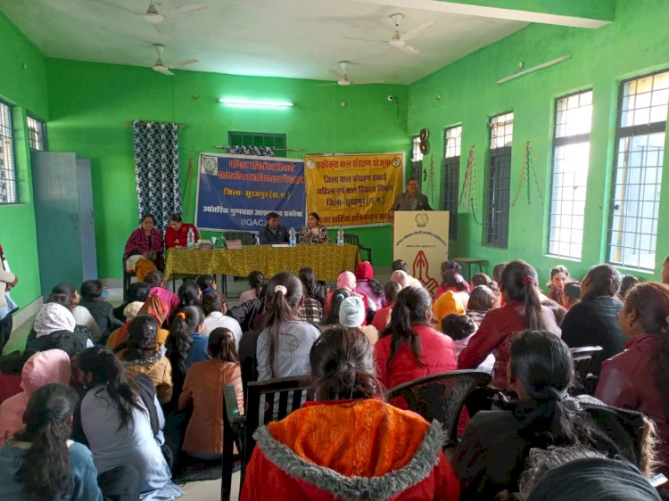 शासकीय महाविद्यालय भैयाथान में छात्र छात्राओं को पास्को एक्ट, बाल विवाह सहित अन्य कानूनों के बारे में बाल सरंक्षण विभाग के द्वारा दी गयी जानकारी...