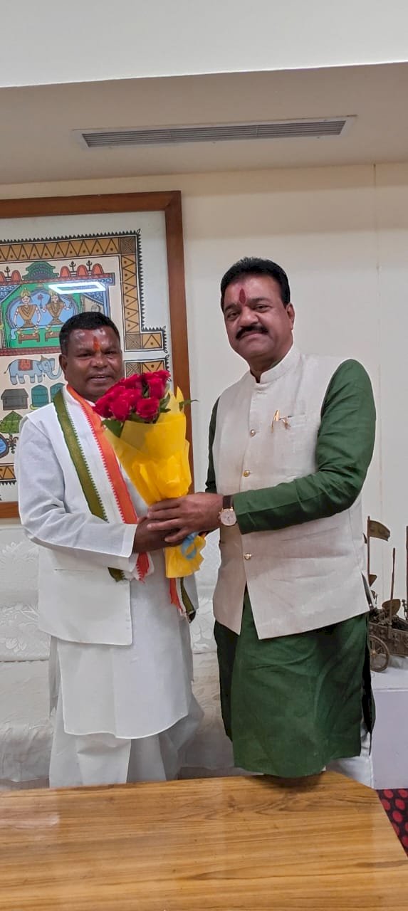 प्रभारी मंत्री को संसदीय सचिव ने दी जन्म दिन की शुभकामना
