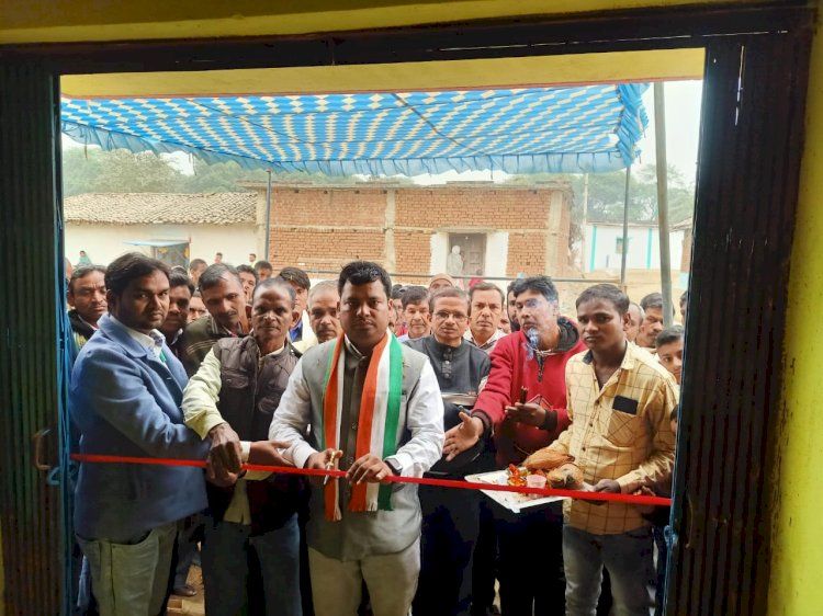 ग्राम पंचायत खपरी ओ.पहुंचे सभापति दामोदर कांत ग्रामीणों ने फूल मालाओ से किया स्वागत उचित मुल्य की दुकान का किया उद्घाटन पढ़े पूरी खबर