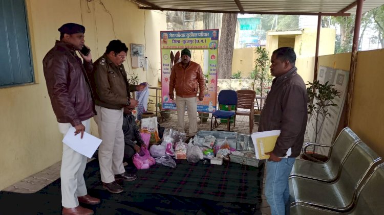 आईजी सरगुजा रेंज के निर्देश पर थाना के शासकीय सम्पत्ति व जप्ती माल का भौतिक सत्यापन का कार्य हुआ प्रारंभ...
एसडीओपी ने थाना सूरजपुर के शासकीय सम्पत्ति व समस्त जप्ती माल का किया भौतिक सत्यापन...
