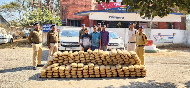 कोरबा: ️निजात अभियान के अंतर्गत मिली बड़ी सफलता... ️230 किलोग्राम गांजा, 2 कार के साथ 3 आरोपी गिरफ्तार... ️बैरिकेड्स तोड़कर भागते समय दौड़ाकर पकड़ा गया आरोपियों को...