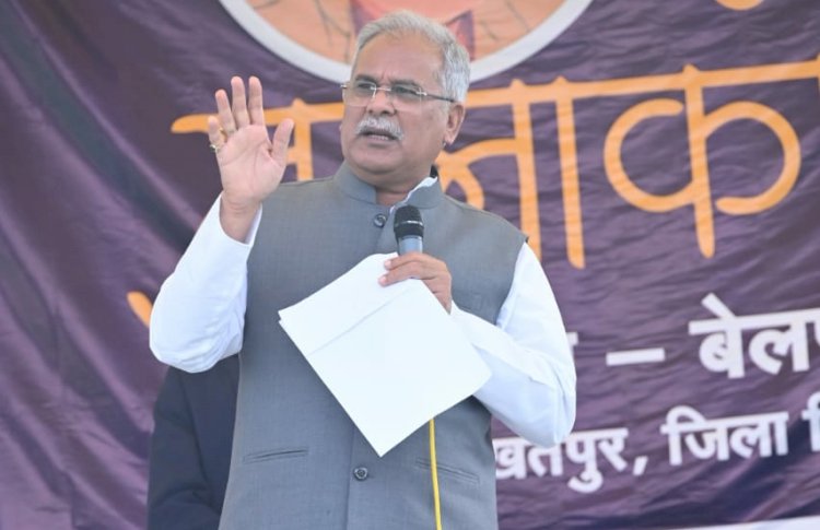 VIDEO: कका पटवारी पैसा मांगते हैं.... CM भूपेश के सामने 2 पटवारियों की शिकायत... मुख्यमंत्री ने कलेक्टर को किए ये आदेश… देखें वीडियो.....