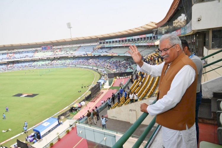IND Vs NZ : CM भूपेश पहुंचे मैच देखने, स्टेडियम में कांग्रेस के मंत्रियों समेंत कई दिग्गज नेता मौजूद…देखे PHOTO…