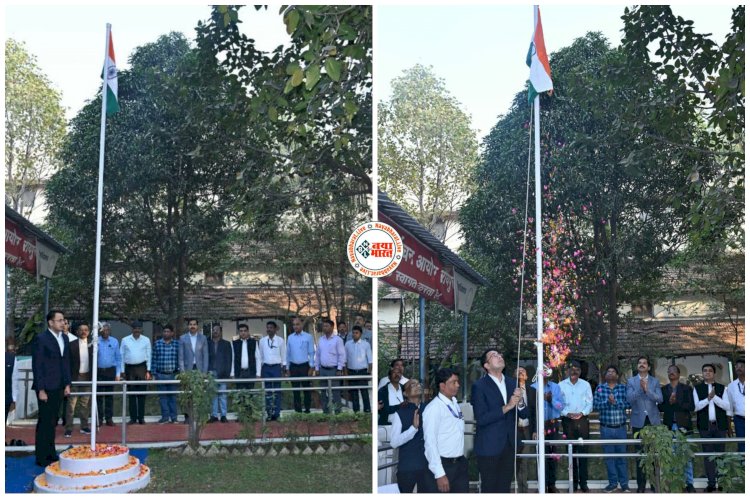 संचालक सौमिल रंजन चौबे ने जनसम्पर्क संचालनालय में राष्ट्रीय ध्वज फहराया
