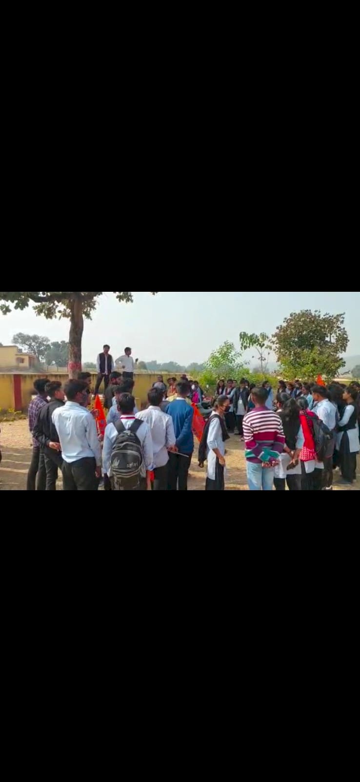 भैयाथान अभाविप ने छात्रों के समस्याओं को लेकर महाविद्यालय में किया आंदोलन ...कलेक्टर के नाम सौंपा ज्ञापन..