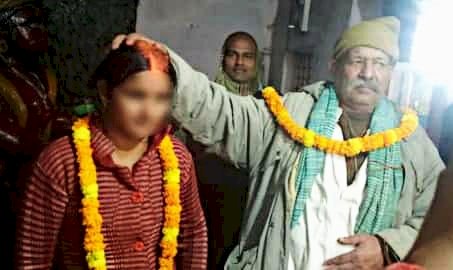 अजब-गजब: 70 साल के ससुर ने 28 साल की बहू से रचाई शादी... मंदिर में जाकर ले लिए सात फेरे... तरह-तरह की चर्चा... फोटो वायरल....