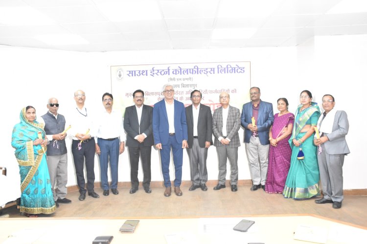 SECL मुख्यालय के सेवानिवृत्त कर्मियों को भावभीनी विदाई दी गयी