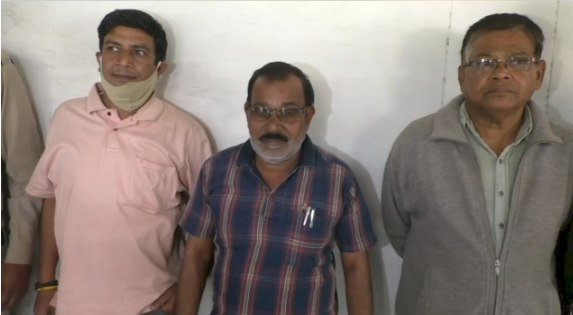 CG ब्रेकिंग: शिक्षा विभाग की बड़ी कार्रवाई; क्लर्क, कंप्यूटर ऑपरेटर और स्कूल संचालक को पुलिस ने किया गिरफ्तार….जाने पूरा मामला…