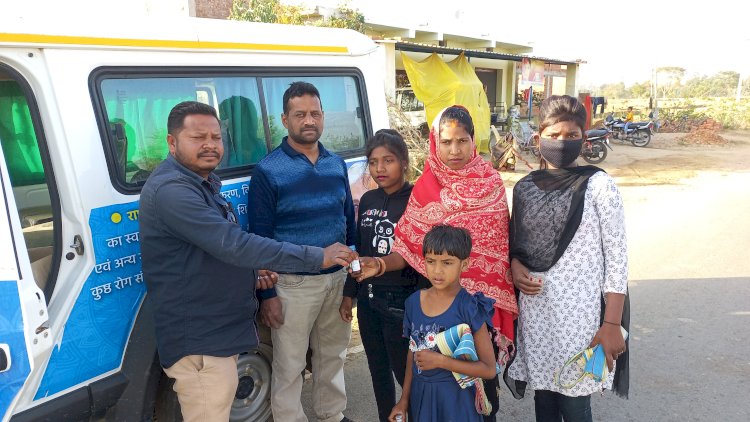 लटोरी सप्ताहिक बाजार में मुख्यमंत्री हाट बाजार मोबाइल हेल्थ क्लिनिक के माध्यम से 60 मरीजों का उपचार बांटी गई निशुल्क दवा