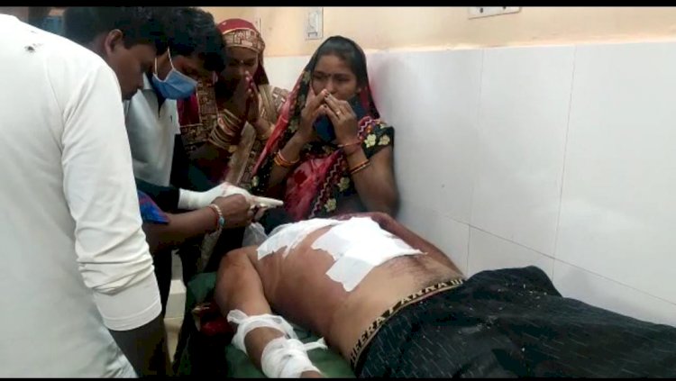 बेमेतरा जिले से बडी खबर:ग्राम सोमई में चाकूबाजी की घटना .. चार युवकों ने एक युवक पर किया हमला...मामला साजा थाना क्षेत्र का