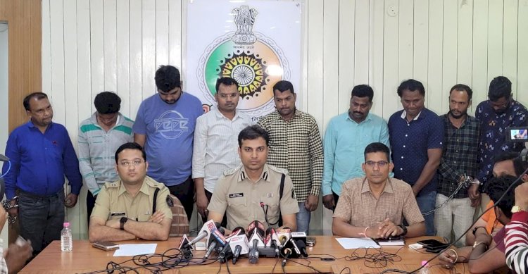 CG- बड़े फर्जीवाड़े का खुलासा: 5 डॉक्टर सहित 9 फर्जी फार्मासिस्ट गिरफ्तार, बिना पढ़ाई के खोलने वाले थे मेडिकल, पुलिस की बड़ी कार्यवाही.....