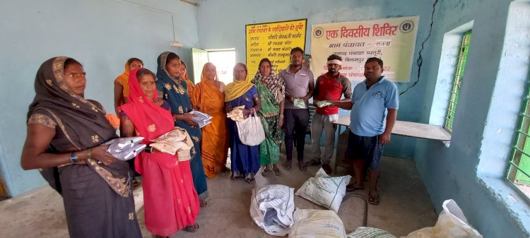 मस्तूरी ब्लाक के ग्राम पंचायत मनवा में सरपंच धनेश भार्गव ने पंचायत भवन में आज बांटे रेडी टू ईट पढ़े पूरी खबर