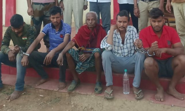 CG- एक ही परिवार के 6 गिरफ्तार: शराब रेड कार्यवाही के दौरान पुलिस टीम पर हमला... सिर पर डंडे से प्राणघातक वार... महिला सहित परिवार के 6 सदस्य गिरफ्तार.....