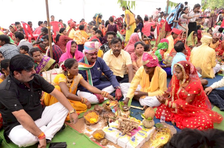 बाबू सेमरा में आयोजित सामूहिक विवाह कार्यक्रम में 75 जोड़ों ने किया गृहस्थ जीवन में प्रवेश