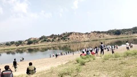3 की मौत बड़ा हादसा: श्रद्धालु से भरी नाव पलटने से कई श्रद्धालु नदी में डूबे,अभी भी कई लापता… रेस्क्यू ऑपरेशन जारी….