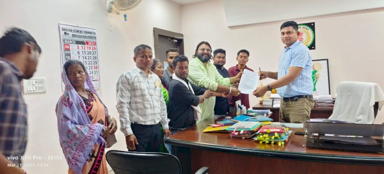 छेपरा गुड़ा की समस्याओं को लेकर आज नवनीत चांद के नेतृत्व में मुख्य कार्यपालन अधिकारी को ज्ञापन