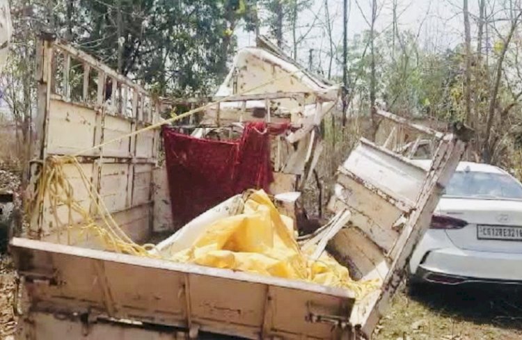 CG Road Accident: ट्रैक्टर और पिकअप में जोरदार भिडंत, दो लोगों की मौत, 20 से ज्यादा यात्री गंभीर रूप से घायल,पिकअप के उड़े परखच्चे…