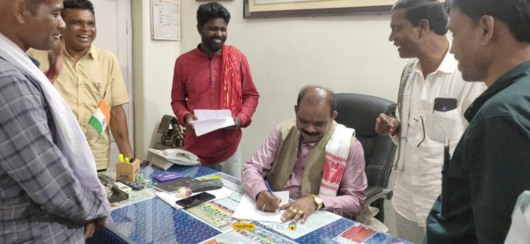बकावंड ब्लॉक के सभी राशन विक्रेता राशन स्टॉक समस्या को लेकर विधायक लखेस्वर के पास पऊंचे