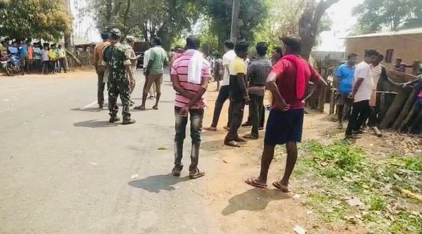 CG पति-पत्नी की दर्दनाक मौत : तेज रफ्तार ट्रक ने बाइक सवार दंपत्ति को रौंदा...आक्रोशित ग्रामीणों ने किया चक्काजाम….
