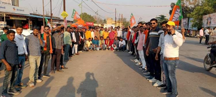 युवा मोर्चा ने फूंका मुख्यमंत्री व गृहमंत्री का पुतला.... प्रदेश सरकार पूर्ण रूप से फेल....रविन्द्र भारती