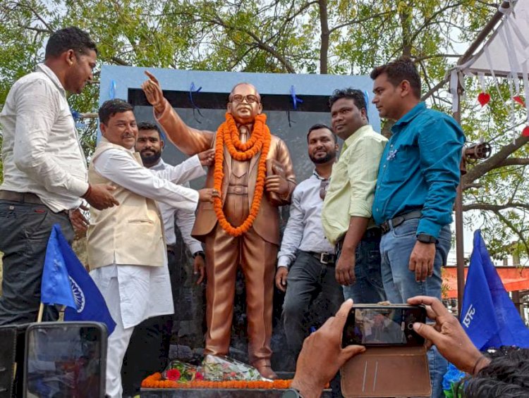 पचपेड़ी में अम्बेडकर जयंती पर निकाली गई भव्य शोभायात्रा हजारो की संख्या में लोग हुए शामिल पढ़े पूरी खबर