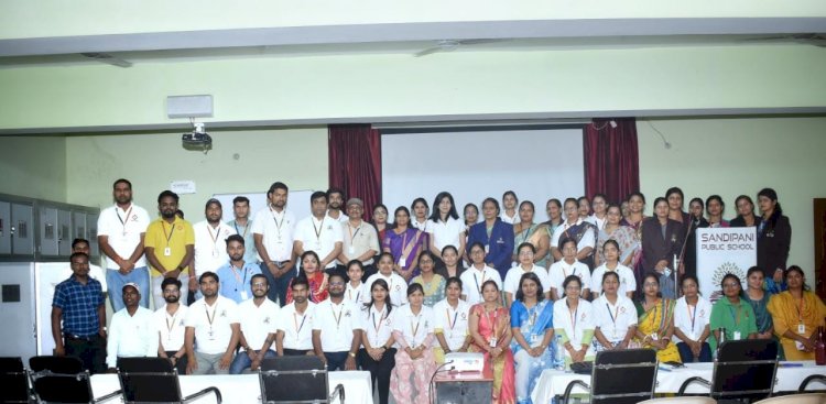 व्यक्तित्व विकास के लिए सांदीपनी एकेडमी में सम्पन्न हुआ मोटिवेशनल कार्यशाला हमें प्रोफेशनल कॅरियर में कार्यकुशलता,ज्ञान और स्वयं के तेवर पर लगातार परिवर्तन करते रहने की आवश्यकता और क्या क्या बोले प्रवक्ता प्रीती जाने पढ़े पूरी खबर