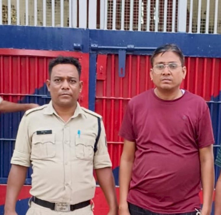 बैंक मैनेजर गिरफ्तार : धोखे से पीड़ित के साइन लेकर लाखों की बीमा राशि निकाली, पिकनिक मनाने के दौरान पुलिस ने दबोचा…