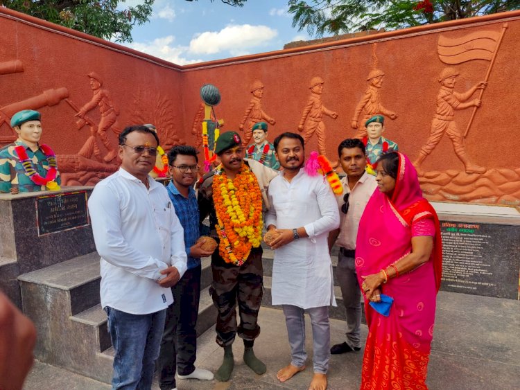 सेवानिवृत्ति होकर लौटे सेना के जवान का भव्य स्वागत...