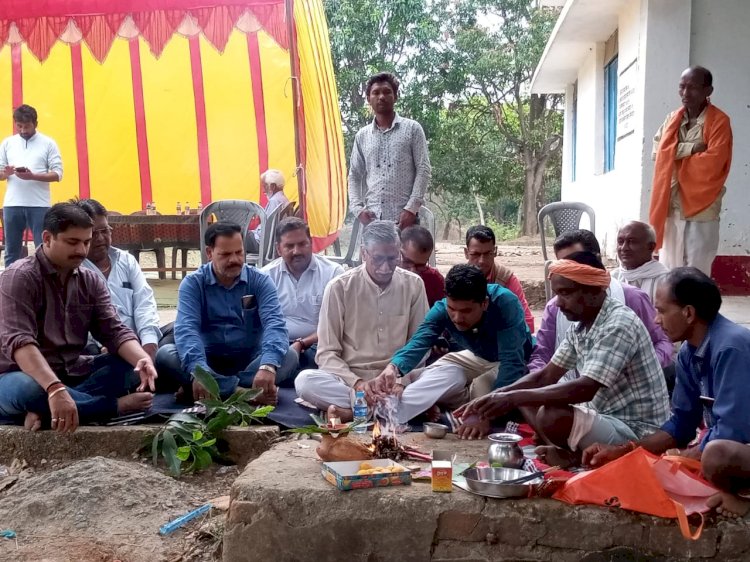 Lakhanpur :लखनपुर क्षेत्र अंतर्गत ग्राम पीपर खार में अमृत नल जल योजना पानी टंकी का किया गया भूमि पूजन