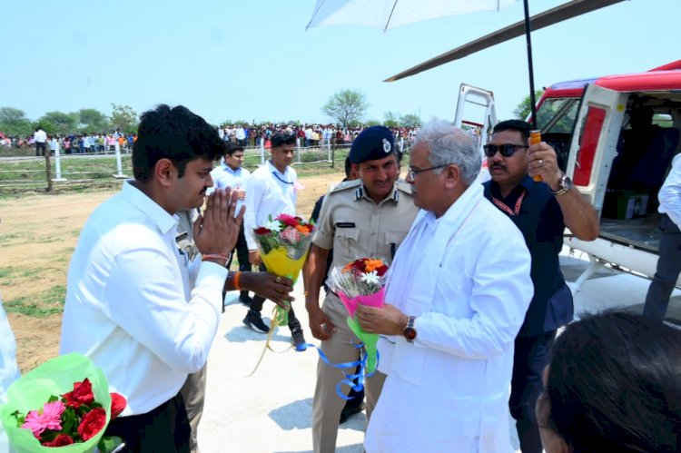 CM BHENT MULAQAT : सीएम भूपेश बघेल का चंदली हेलीपैड पर किया जोरदार स्वागत