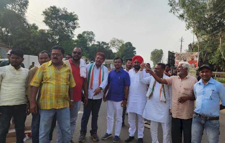 बस्तर सांसद दीपक बैज और विधायक चंदन काश्यप कर्नाटक की जीत पर नारायणपुर में आतिशबाजी के साथ मनाई खुशियां...
