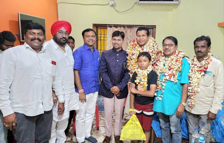 बस्तर सांसद दीपक बैज बैज पहुंचे कोंडागांव अपने निज सहायक के शादी समारोह में हुए शामिल...