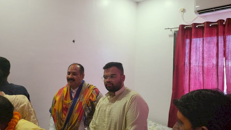 CG:बेमेतरा के जनसेवक शिवम तिवारी कवर्धा में जारी श्री शिव महापुराण कार्यक्रम में शामिल हुए ....जहां विश्व विख्यात कथावाचक प्रदीप मिश्रा से लिए आशीर्वाद