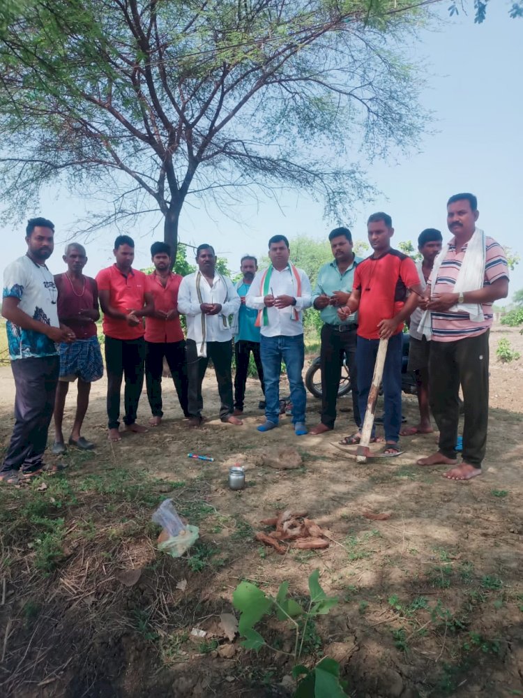 ग्राम पंचायत मटिया में तालाब गहरीकरण कार्य कि भूमि पूजन करने पहुंचे सभापति दामोदर कांत कौन-कौन रहे उपस्थित क्या क्या बोले अपने उद्बोधन में युवा नेता कांत जाने सब कुछ पढ़ें पूरी खबर