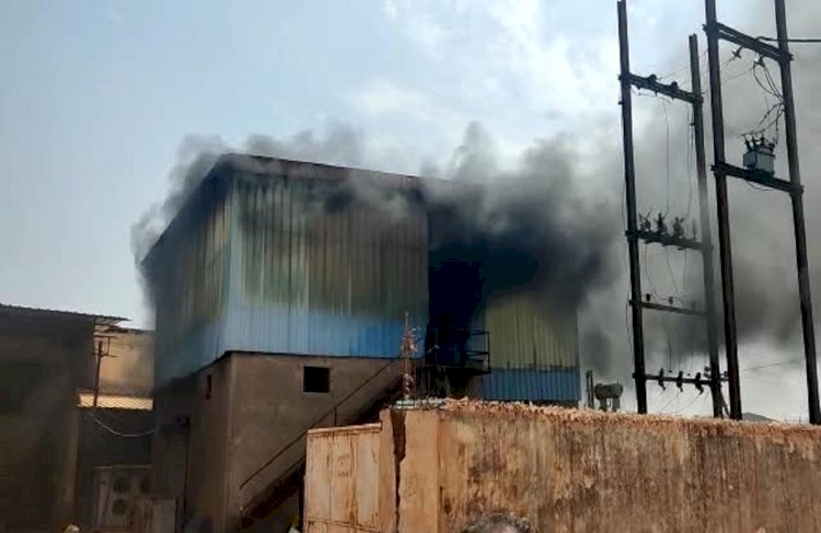 RAJIM BREAKING : अवैध प्लास्टिक फैक्ट्री में लगी भीषण आग, आग पर काबू पाने रायपुर से बुलानी पड़ी फायर ब्रिगेड