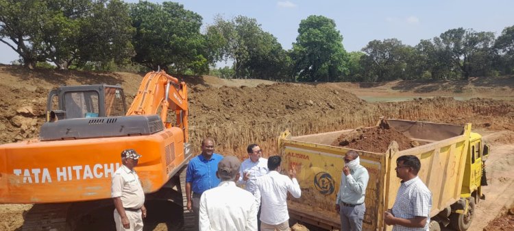 CG:अकोली में अवैध मुरुम खनन एवं परिवहन पर की गई कार्रवाई... बेरला SDM ने किये कार्यवाही