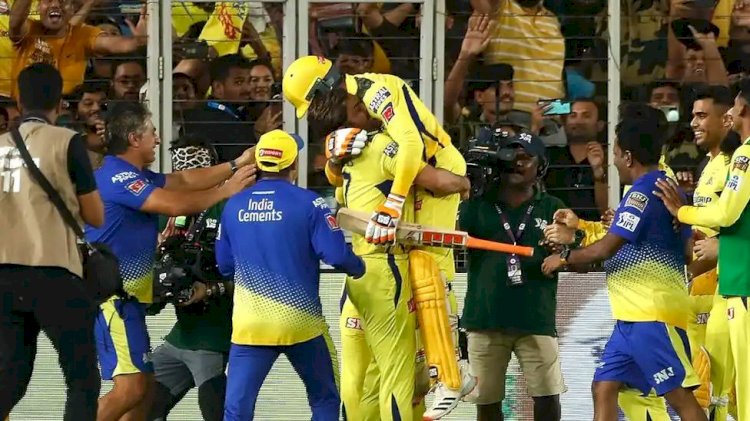 आईपीएल फाइनल के रोमांचक मुकाबले में चेन्नई ने गुजरात को 5 विकेट से हराया जडेजा ने अंतिम 2 गेंदों में 10 रन बनाकर टीम को दिलाई जीत किसको मिला प्लेयर ऑफ द सीरीज कौन रहा बेस्ट बॉलर किसको मिला इमर्जिंग प्लेयर का अवार्ड फाइनल मैच से जुड़ी सभी बातें जानने के लिए पढ़ें पूरी खबर