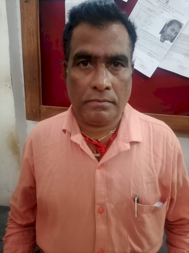 CG NEWS : महत्वपूर्ण शासकीय दस्तावेज को अवैध रूप से रखने वाले आरोपी पर बस्तर पुलिस की कार्यवाही... आरोपी द्वारा अवैध तरीके से शासकीय दस्तावेज रख कर किया अमानत में खयानत... आरोपी कोतवाली पुलिस के गिरफ्त में... आरोपी से राजस्व संबंधी महत्वपूर्ण दस्तावेज बरामद किया गया...