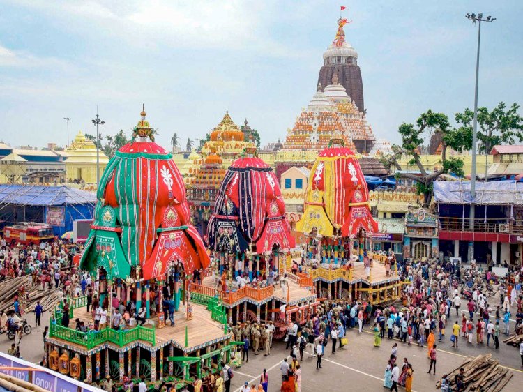 आज पुरे देश में पुरे हर्षोउल्लास के साथ निकाली जा रही रथ यात्रा कब से शुरू होती है भगवान कि जरनी और कहाँ नहीं मिलती पैर रखने तक कि जगह इस दिन जाने इस ऐतिहासिक पूजन के सभी पहलुओ को पढ़ें पूरी खबर