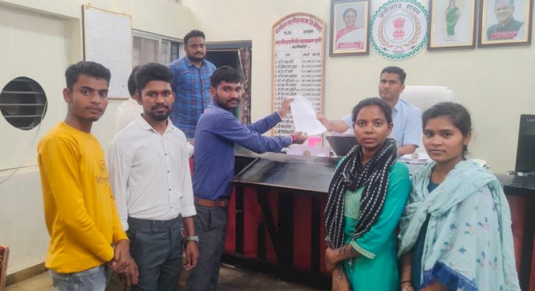 CG:अभाविप साजा जाति प्रमाण पत्र नवीनीकरण प्रक्रिया में छात्रों को हो रही असुविधाओ को लेकर.. साजा अनुविभागीय अधिकारी के नाम तहसीलदार को सौंपे ज्ञापन सौंपा