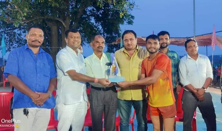 बस्तर सांसद दीपक बैज कबड्डी प्रतियोगिता के समापन पर पहुंचे कोठियागुड़ा..