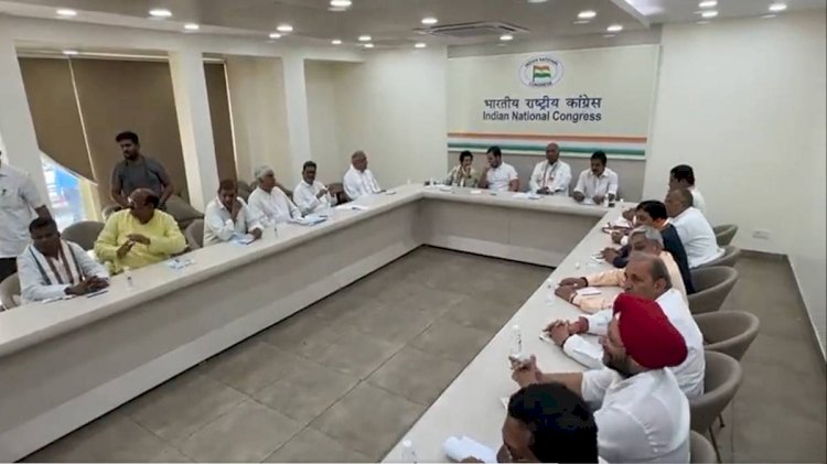 Chhattisgarh Congress Delhi meeting : दिल्ली में चल रही बैठक के बीच कांग्रेस अध्यक्ष मल्लिकार्जुन खड़गे ने छत्तीसगढ़ को लेकर किया ये ट्वीट…