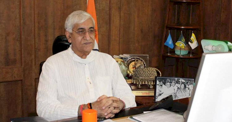 CG BREAKING NEWS : टीएस सिंहदेव को मुख्यमंत्री ही बना देते तो बेहतर होता, जानिए एयरपोर्ट पर किसने कही ये बात
